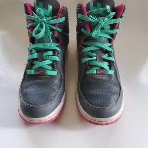 Youth Nike Court Invader Size 6.5